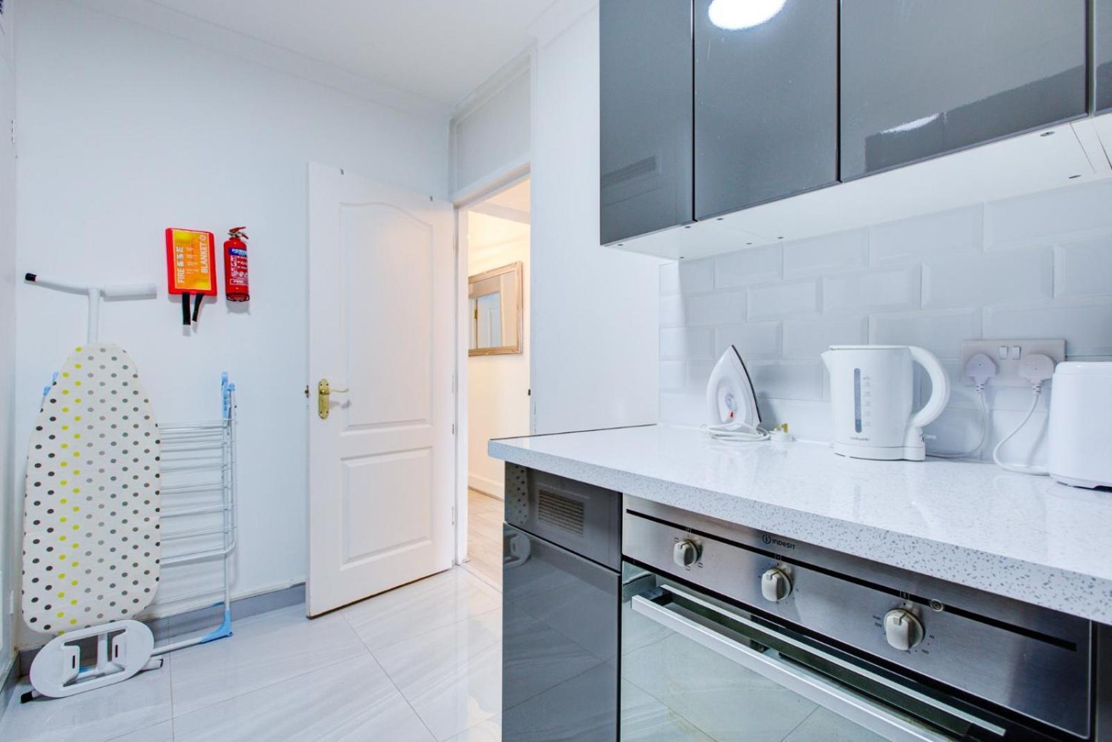 Modern, Family-Friendly Apartment By Hyde Park & Museums Londen Buitenkant foto